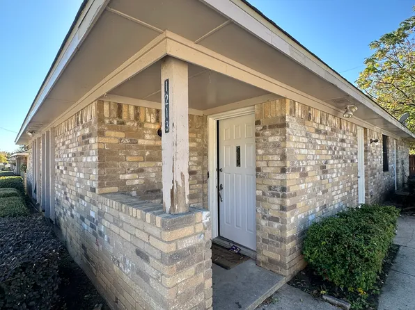 1213 Homeplex Ct, Irving, TX 75060