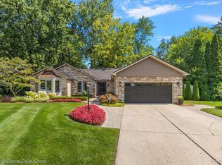 559 Buttercup Ct, Rochester Hills, MI 48307