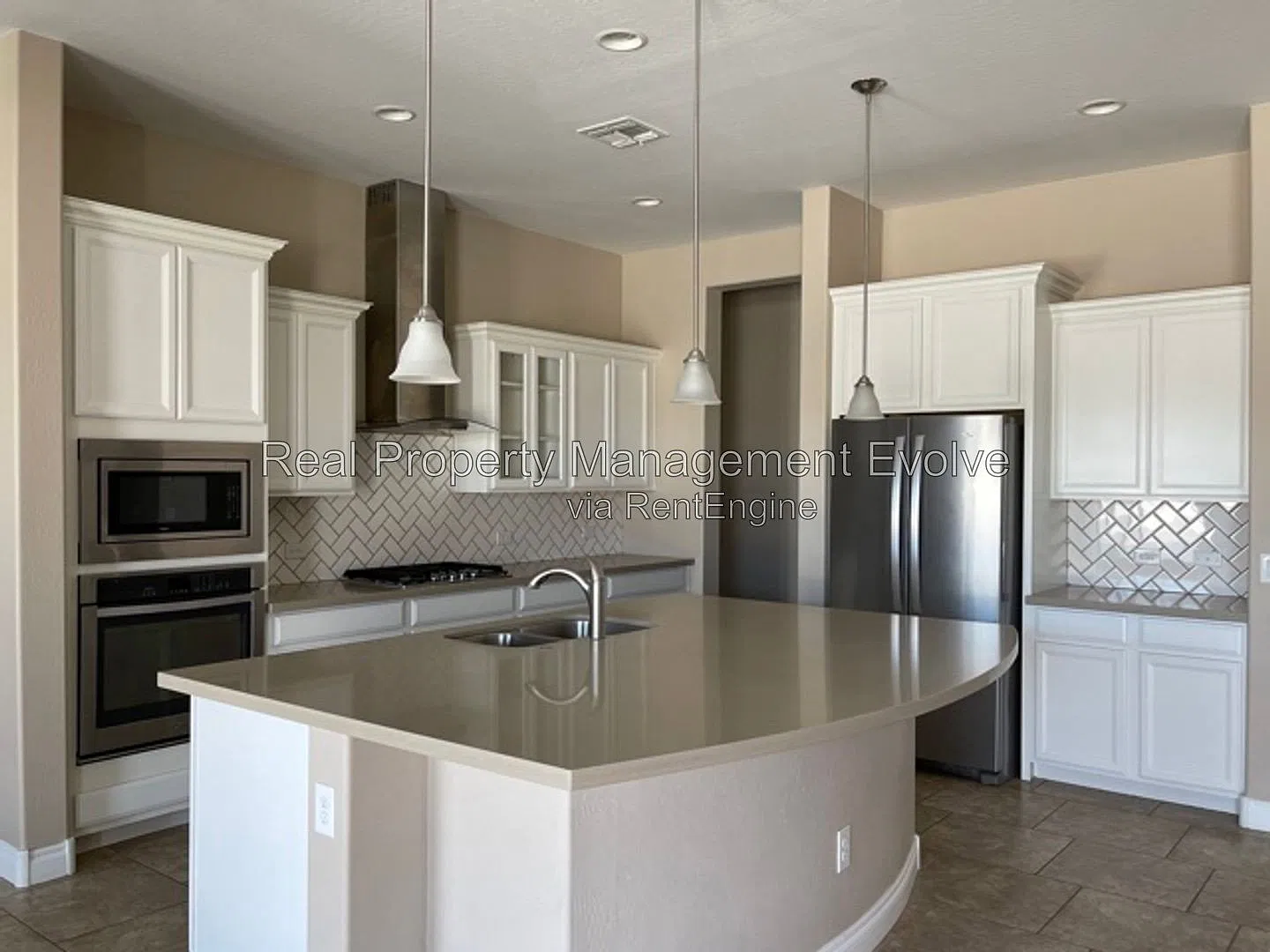 3 bed, 2.5 bath, 2396 sqft, $2,599 — Photo 3