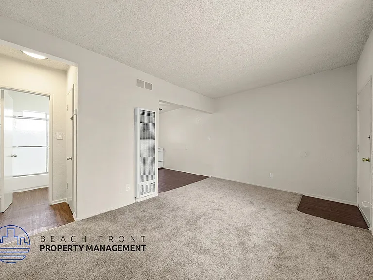 900 N Wilmington Blvd — Photo 7