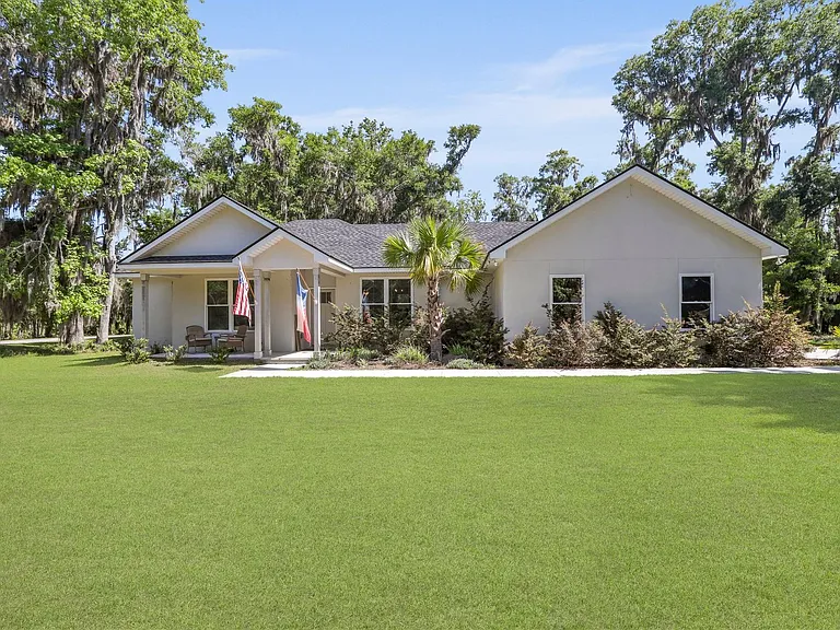 1003 Dolphin Ct NE — Photo 1