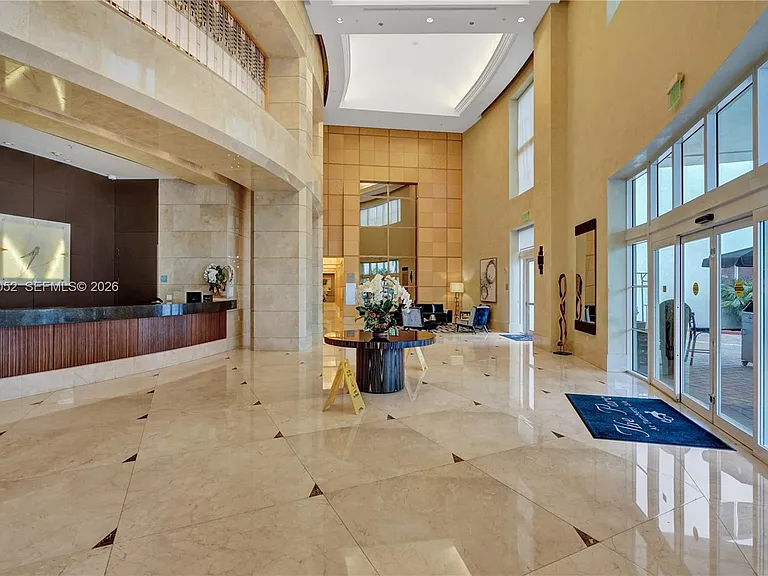 19400 Turnberry Way #1621 — Photo 40