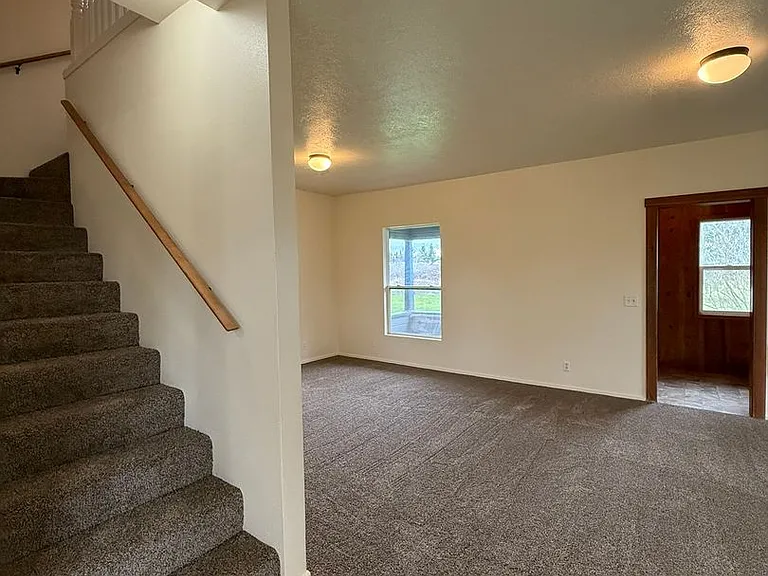 1133 Irvington Dr — Photo 17