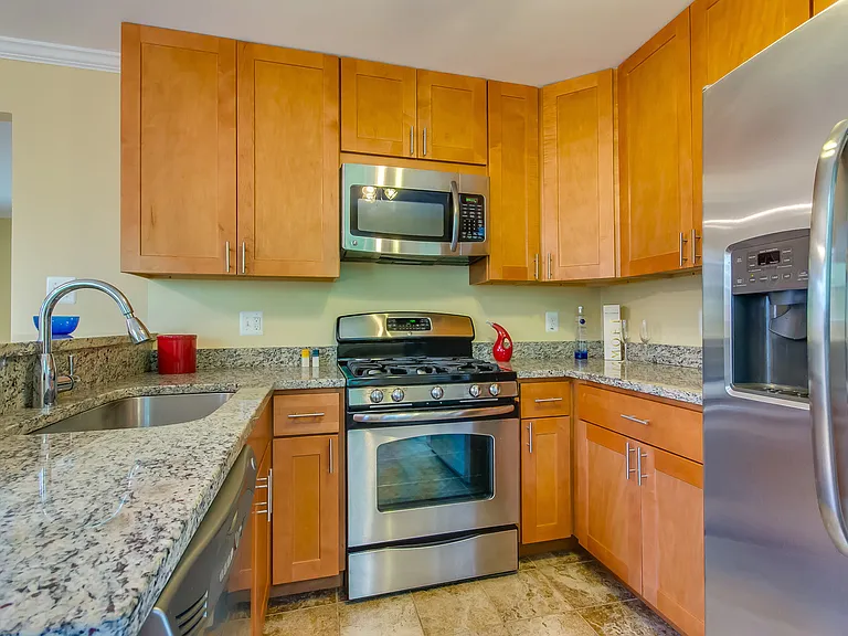 11705 Ashley Dr — Photo 3