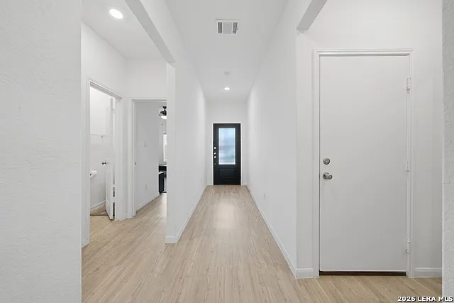3 bed, 2.0 bath, 1684 sqft, $1,999 — Photo 2