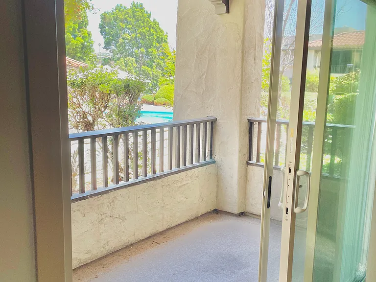 2530 Clairemont Dr — Photo 20