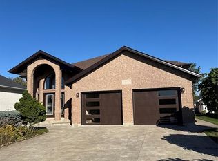 1930 Corbi Ln, Tecumseh, ON N8N 5C8