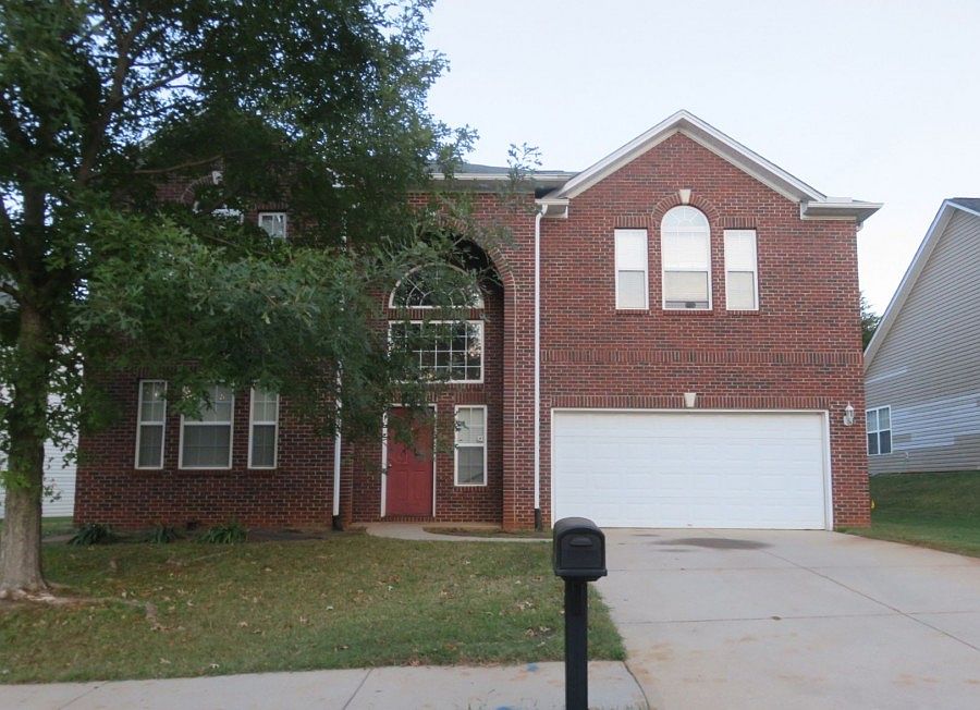 1st image of 25 Echo Valley Dr