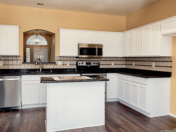 3rd image of 1018 MALTESE LN