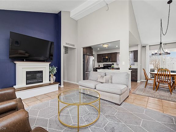 5th image of 126 Beachwood Ave