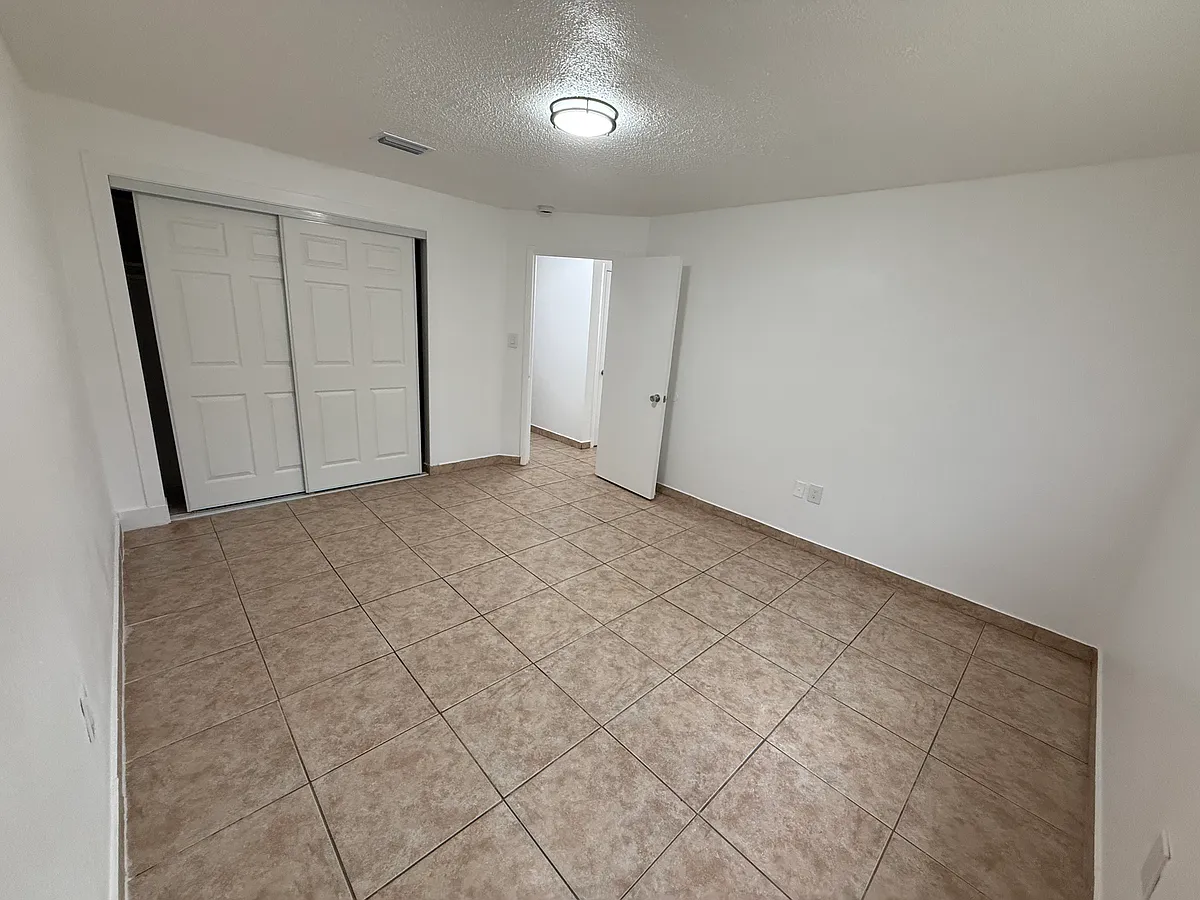 Photo 2 of 13 - 2148 Dora St #11 - Fort Myers, FL Building Photo - 2148 Dora St #11
