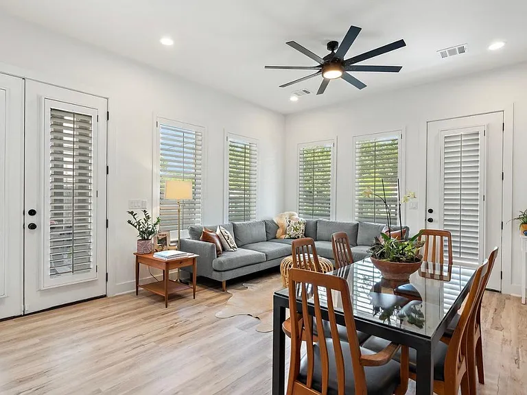 618 Montopolis Dr — Photo 14