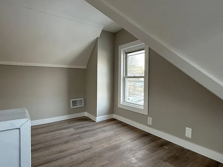 953 Roup Ave — Photo 17