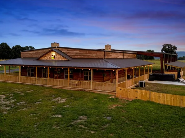 1050 SE 8th St, Atkins, AR 72823