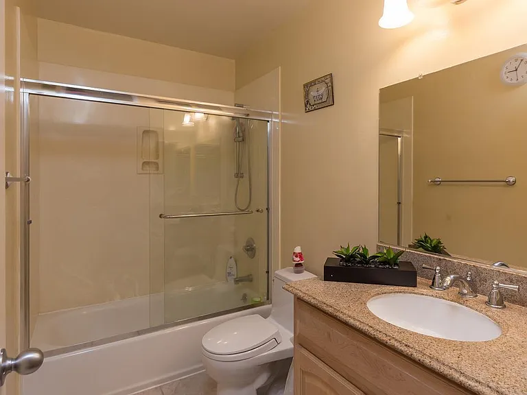 263 N Temple Dr — Photo 14