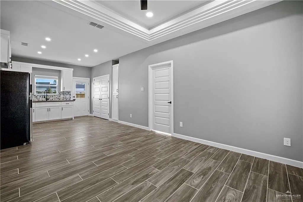 3 bed, 1044 sqft, $1,350 — Photo 3