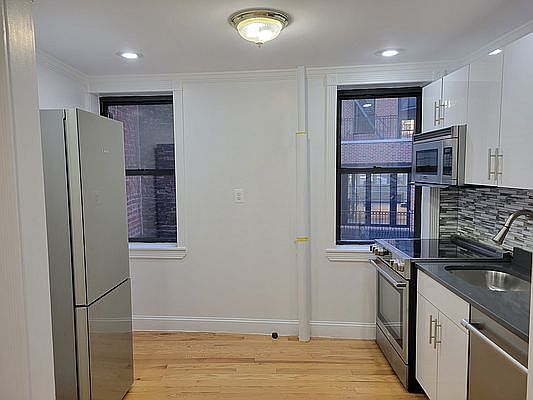 2nd image of 239 W 10th St #2D