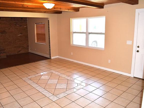 3rd image of 2753 Foxdale Dr