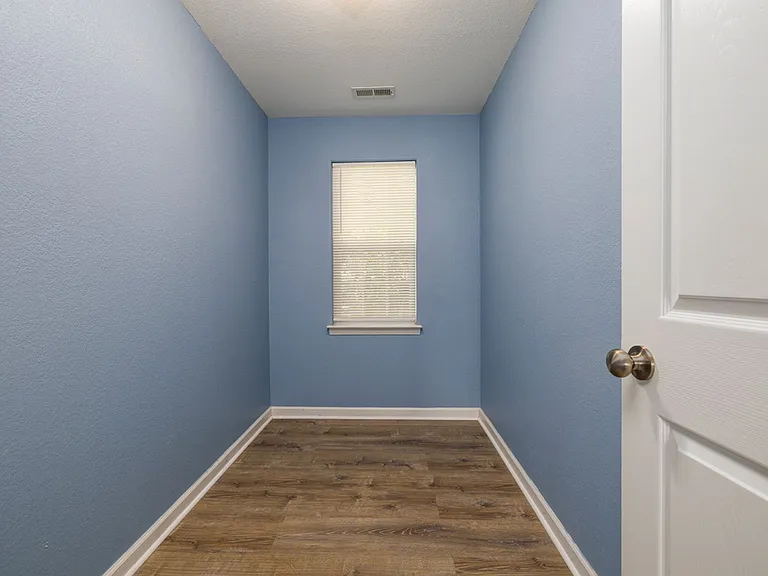 7713 Cortlandt Pl — Photo 36