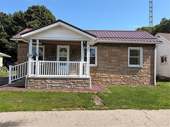 2nd image of 200 Short St