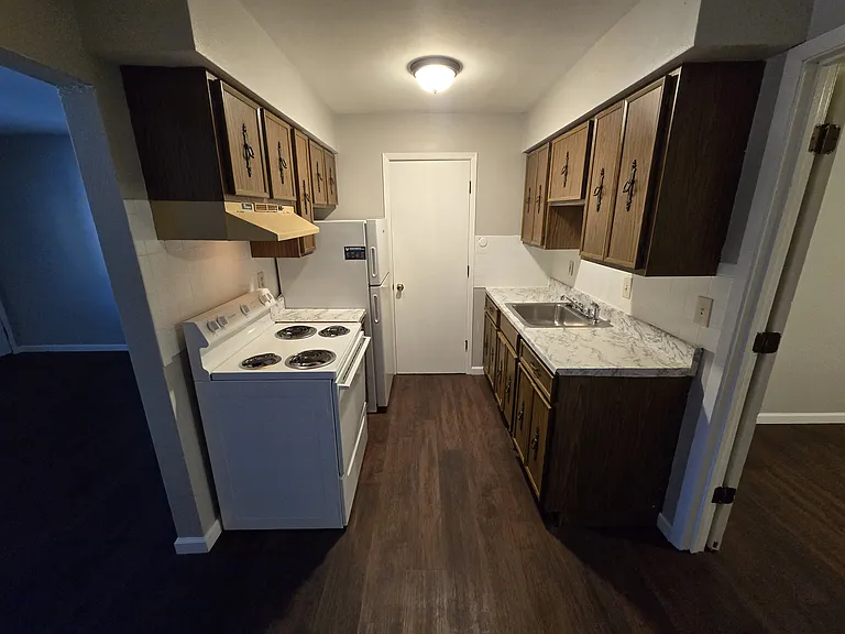 4500 W Washington St #B-10 — Photo 7