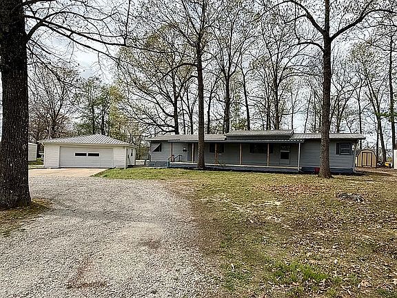 2nd image of 952 Cranfield Rd