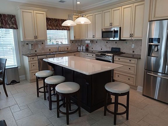 5th image of 29 Golden Spruce Dr