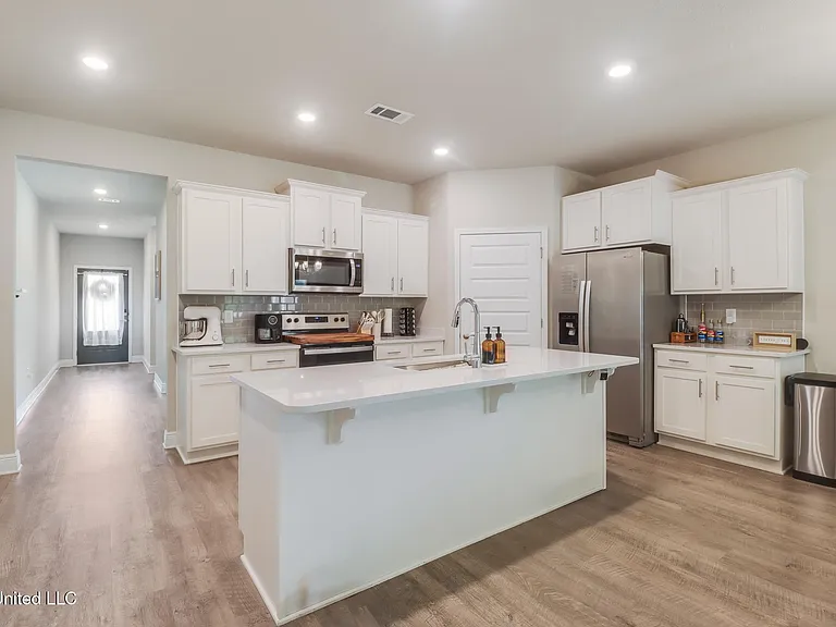 7820 Coral Ln — Photo 8