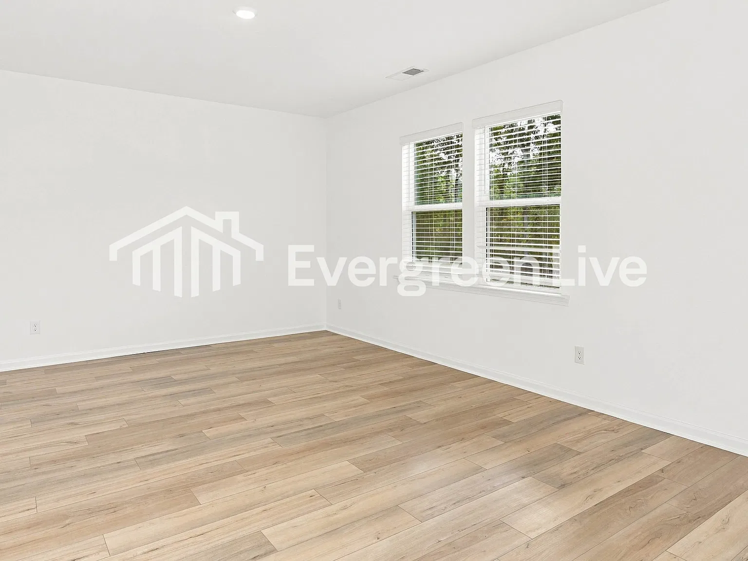 4 bed, 2.5 bath, 1809 sqft, $2,035 — Photo 2