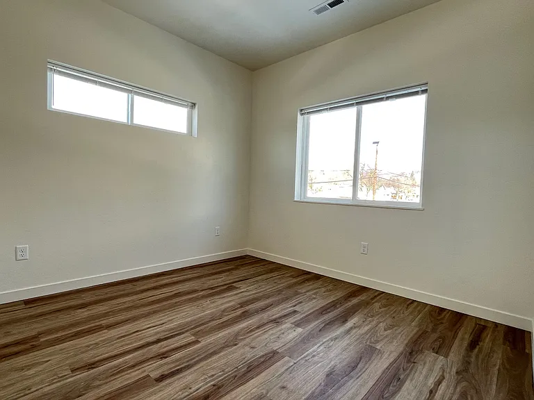 909 Poplar St #A — Photo 8