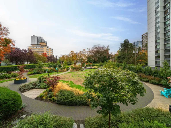 1740 Comox St #206, Vancouver, BC V6G 2Z1