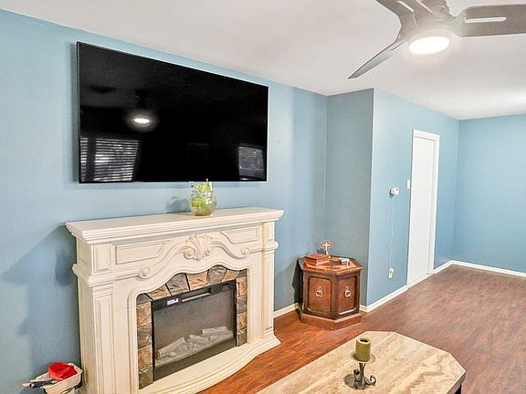 2nd image of 210 W Silver Sands Dr