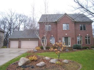 2236 Stone Creek Ln E, Chanhassen, MN 55317
