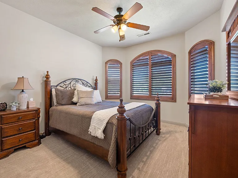 481 W Omni Ln — Photo 18