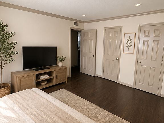 5th image of 2211 Blodgett St APT 2