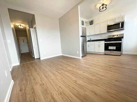 2nd image of 28-33 37th St #5F