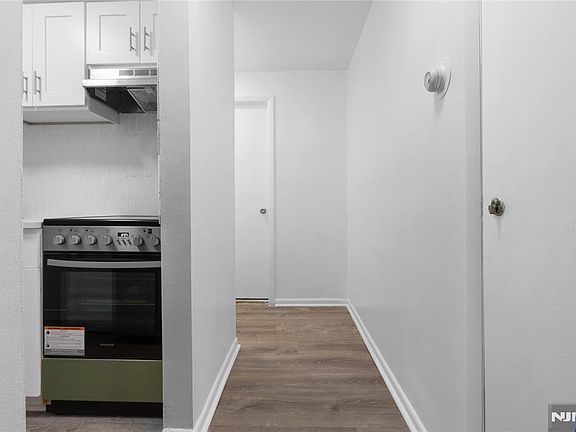 5th image of 325 Westervelt Pl