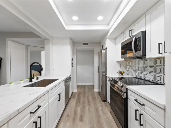 1040 E Washington Ave, Escondido, CA 92025