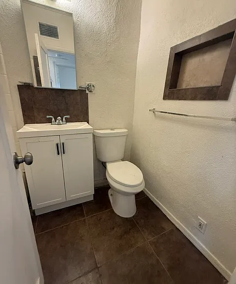 312-338 E 26th St #332 — Photo 7