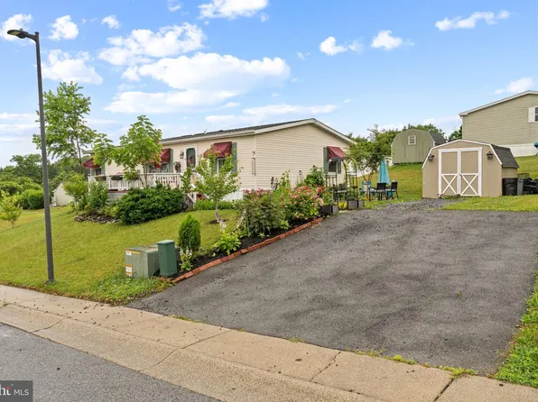 32 Kestrel St, Kutztown, PA 19530