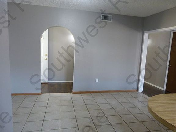 3rd image of 521 Merrill Dr