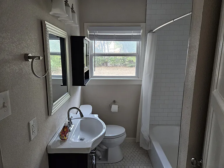 4021 Adrian Dr — Photo 15