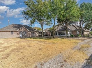 335 Crestview Dr, Red Oak, TX 75154