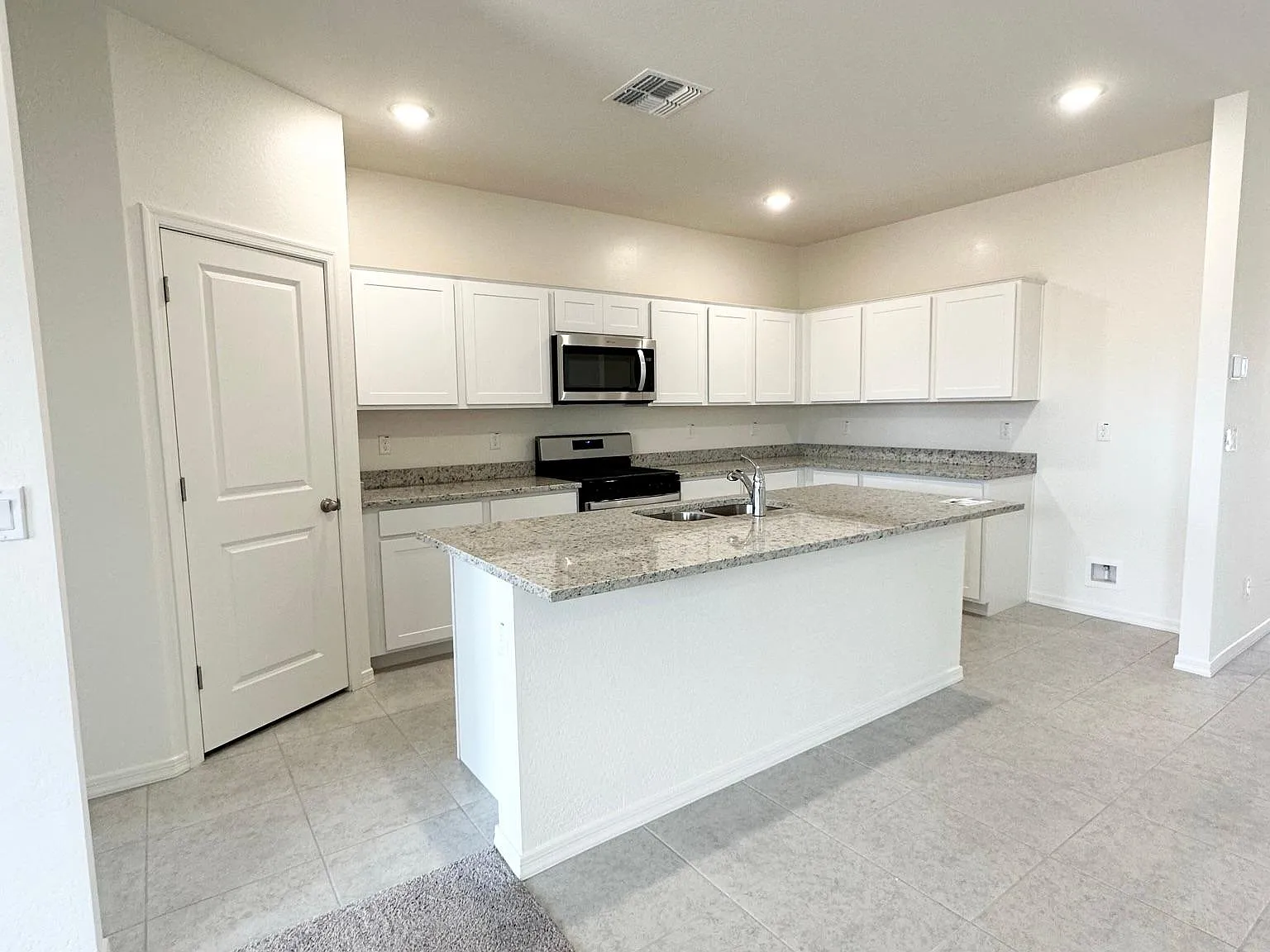 5813 W Lodge Dr — Photo 4