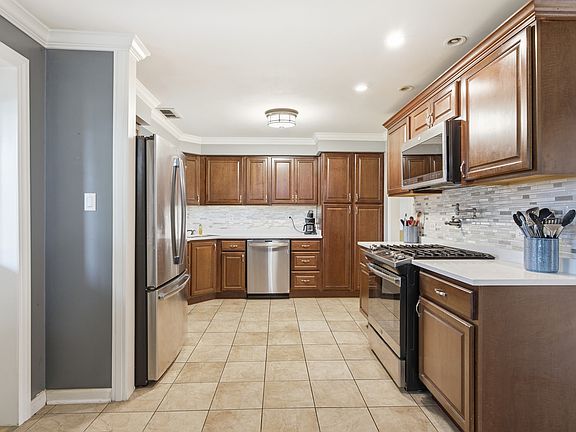 4th image of 2623 West St
