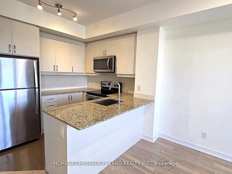 9205 Yonge St #617 — Photo 3
