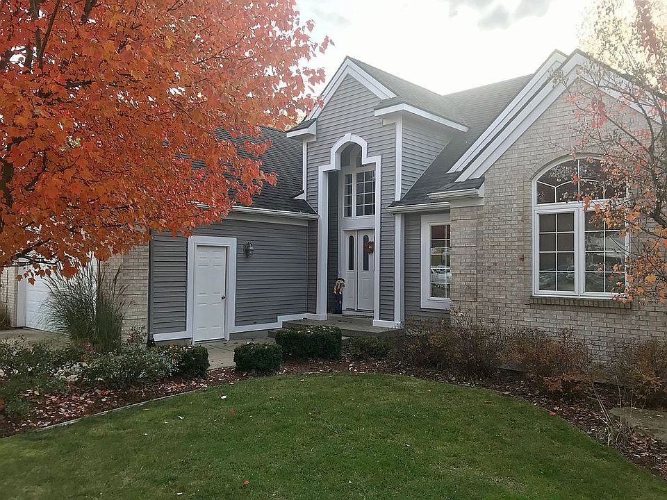 2nd image of 6839 Lake Bluff Dr NE
