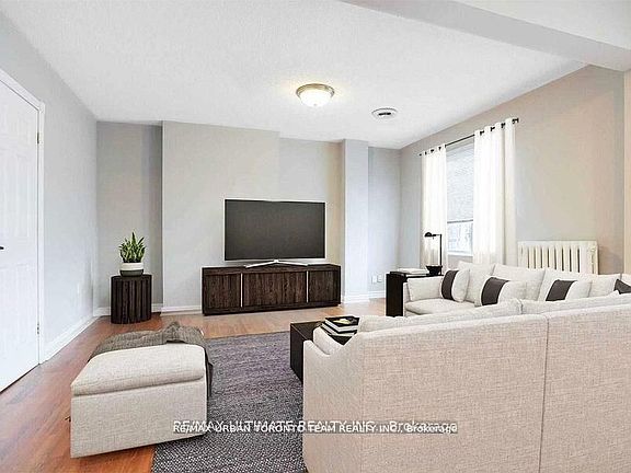 4th image of 745 Coxwell Ave