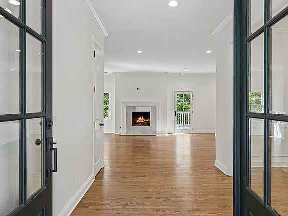 4th image of 5622 Hillview Dr