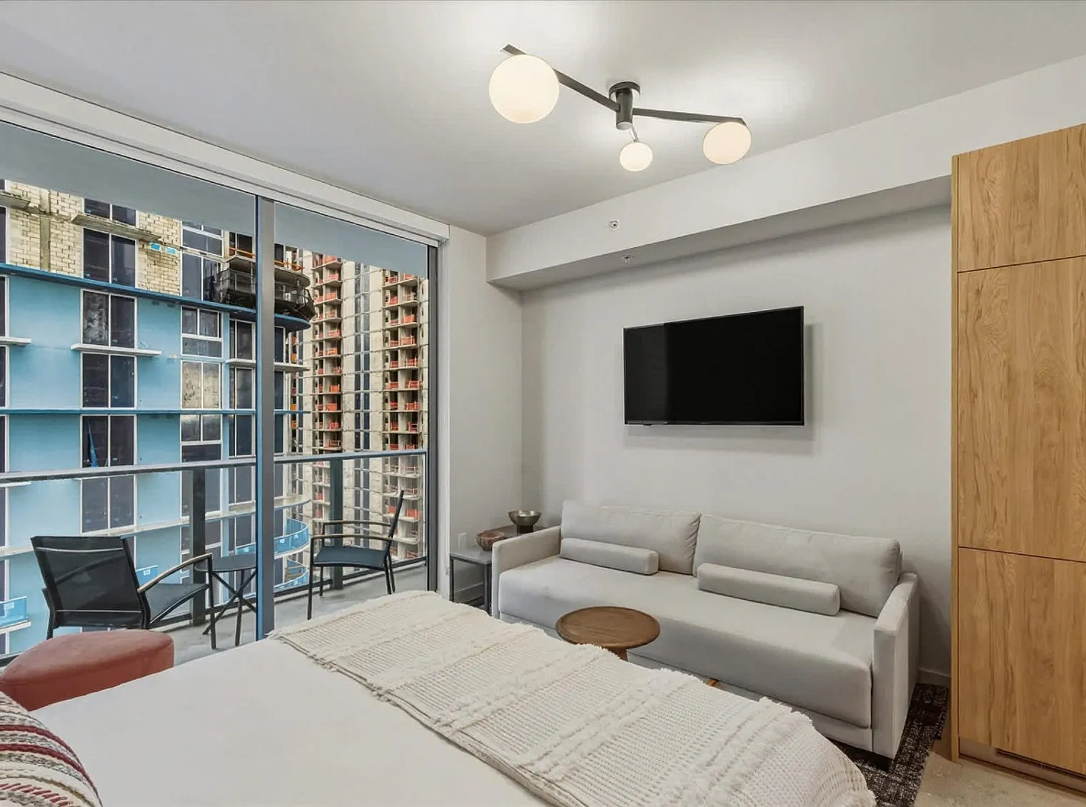 Studio, 1.0 bath, 398 sqft, $2,124 — Photo 2